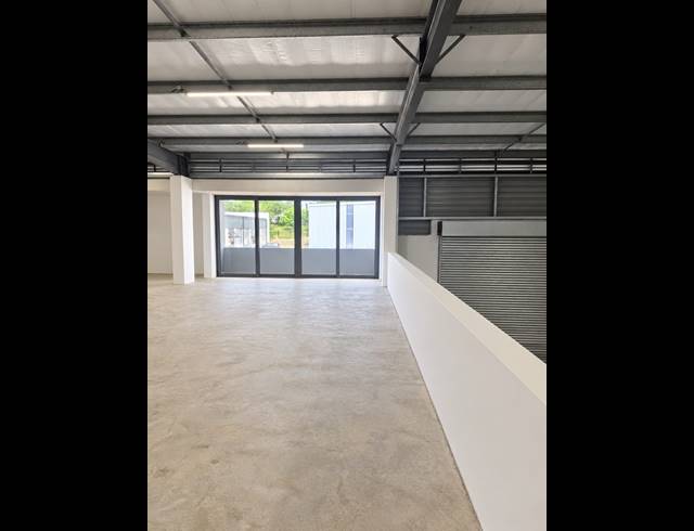 705M² WAREHOUSE TO LET IN BALLITO CENTRAL